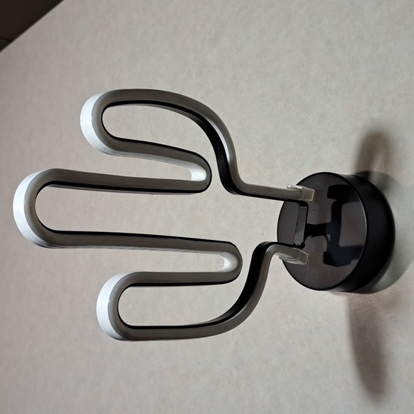 Cactus Night Light Battery Powered - Picture 2 of 5